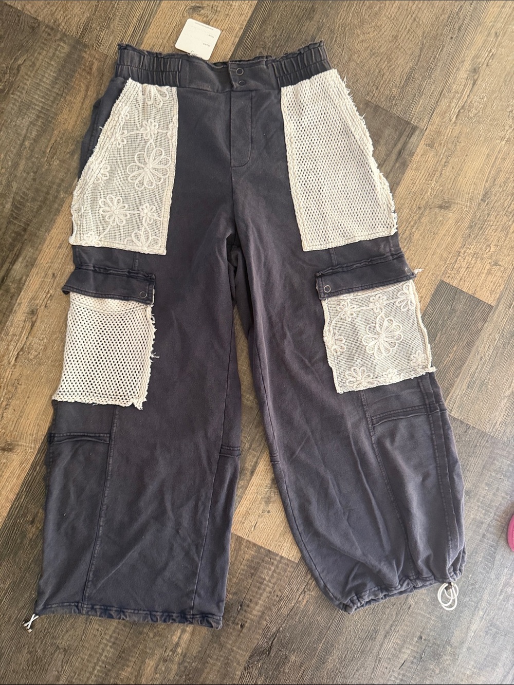 DAVI & DANI Cargo joggers with Cream Lace Panels NWT Sz M